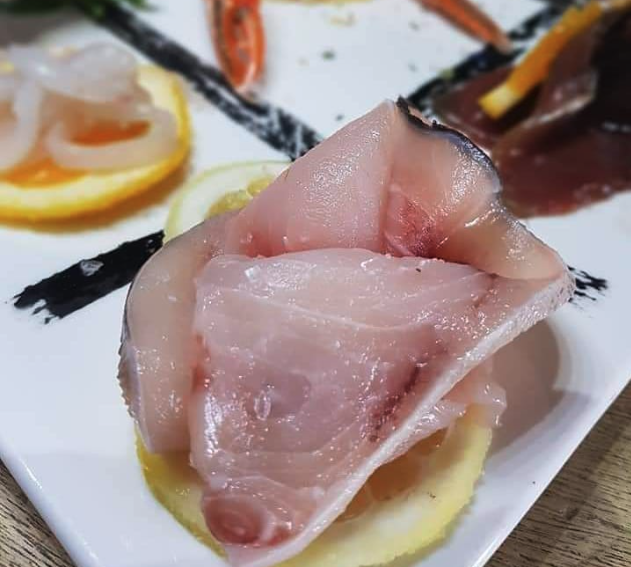Piatti di pesce fresco e pescato locale Scilla